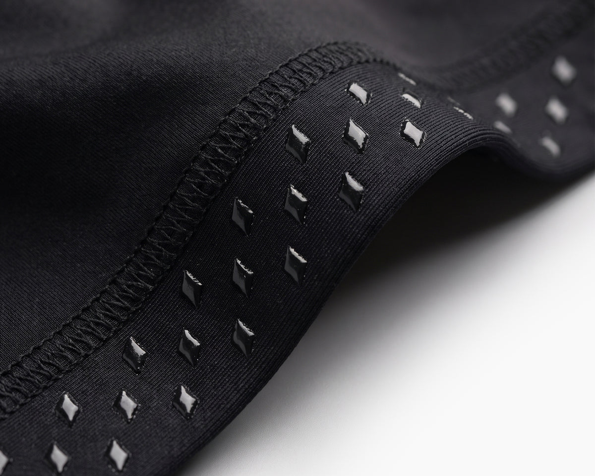 MOLDED "1" GEL GRIP · INSIDE EACH HEM